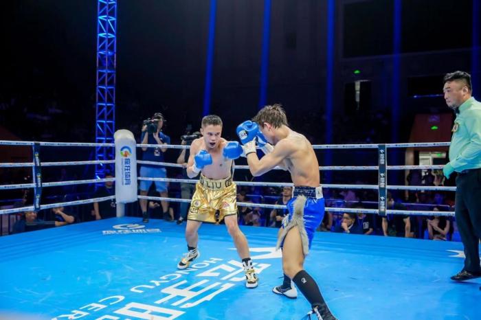佛山南海体育馆举行的WBC职业拳王争霸赛圆满落