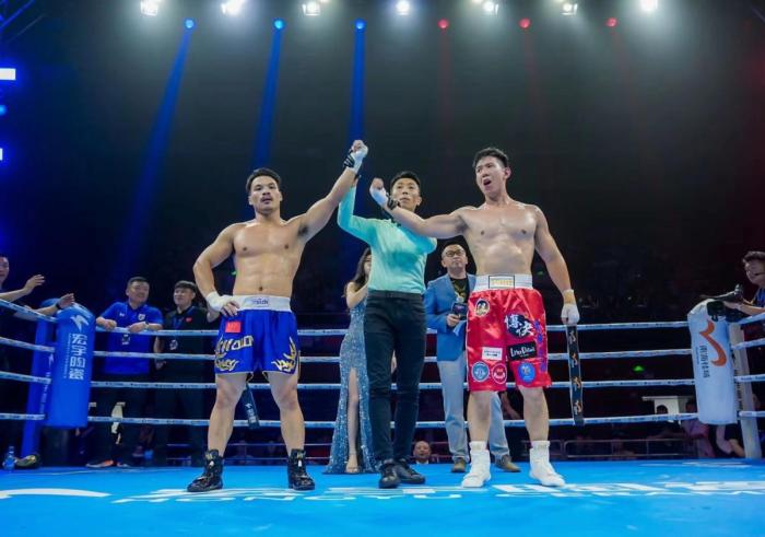 佛山南海体育馆举行的WBC职业拳王争霸赛圆满落