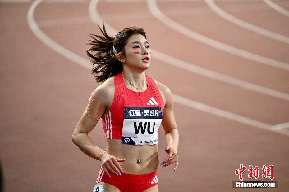 吴艳妮在浙江衢州夺得全国田径锦标赛女子100米