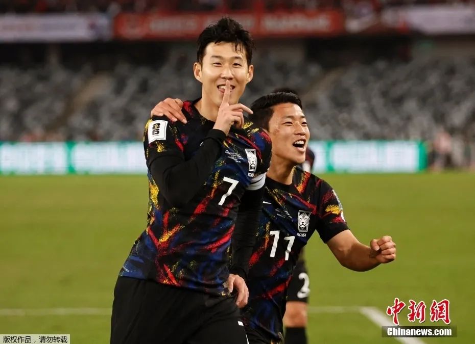 中国裁判组亚洲杯首秀引争议 韩国队黄牌风波引