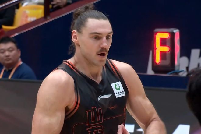 山东男篮绝地反击逆转福建 珀塞尔关键三分定乾