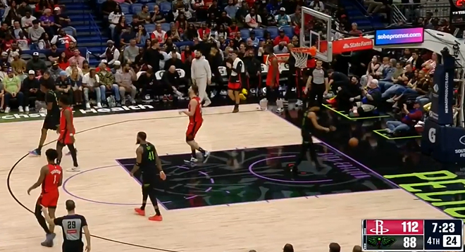 申京爆发砍32+10火箭大胜鹈鹕26分