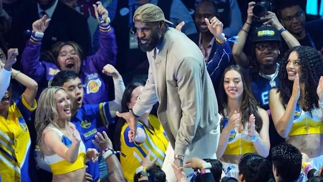 詹姆斯或随湖人夺冠后退役 父子同场创历史